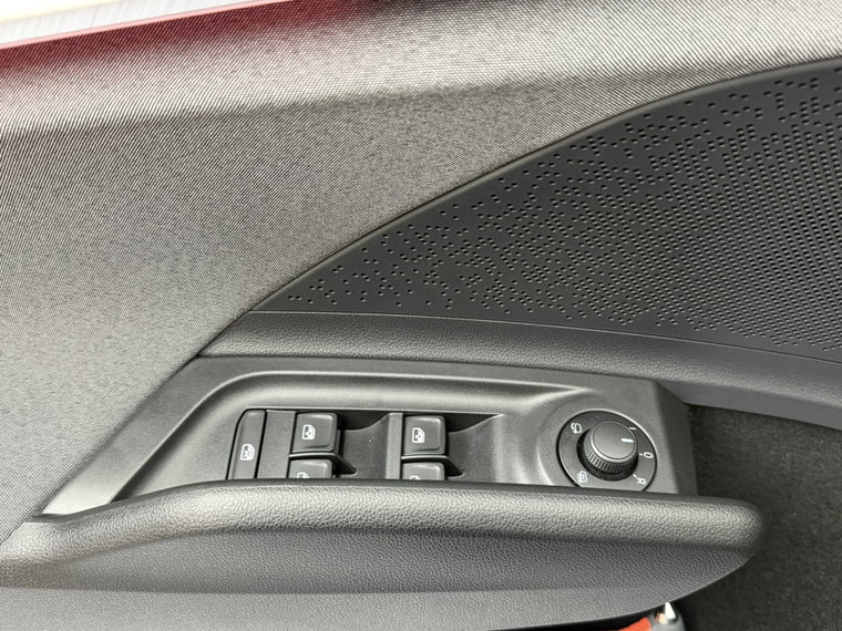 Vehicle Image 27