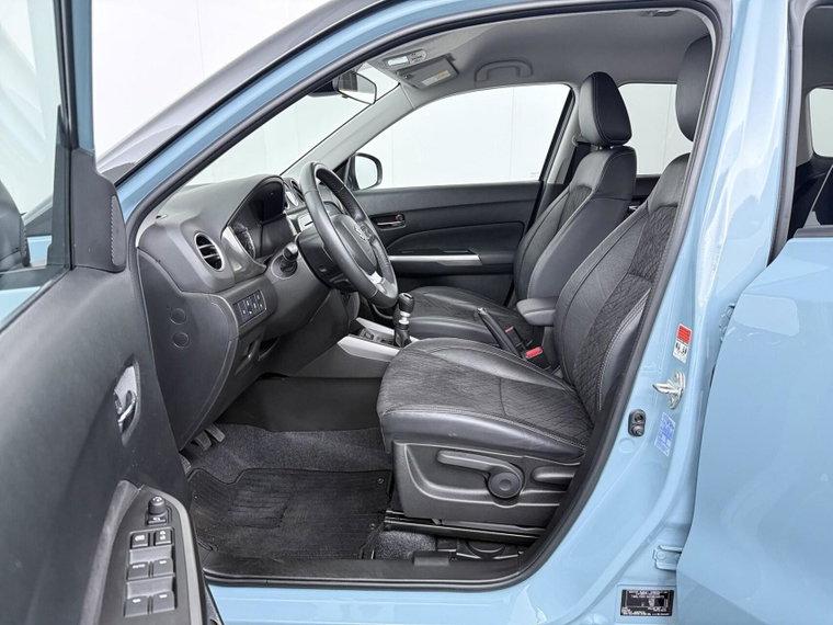 Vehicle Image 10
