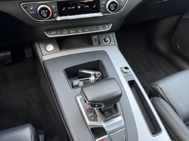 Vehicle Image 32