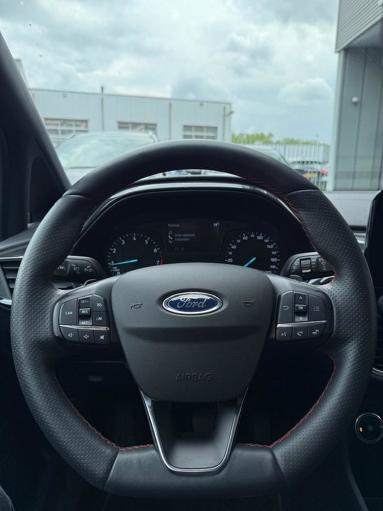 Vehicle Image 25