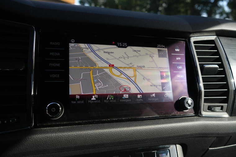 Vehicle Image 25