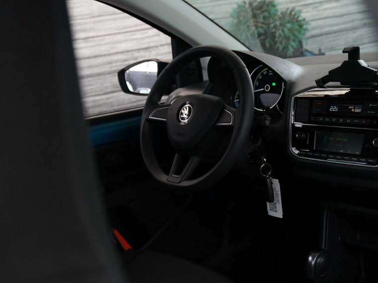 Vehicle Image 32