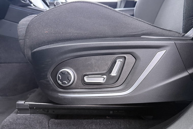 Vehicle Image 17