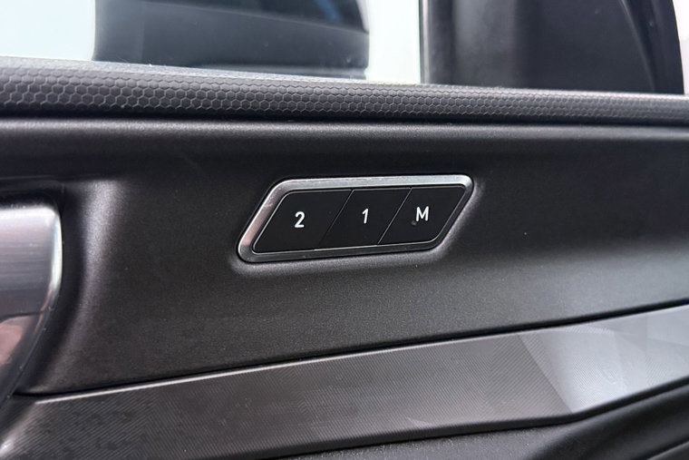 Vehicle Image 43