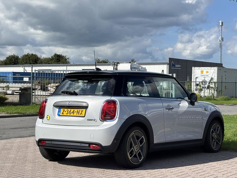 Vehicle Image 29