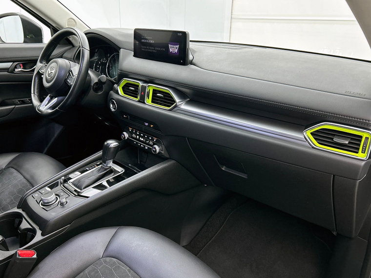 Vehicle Image 25
