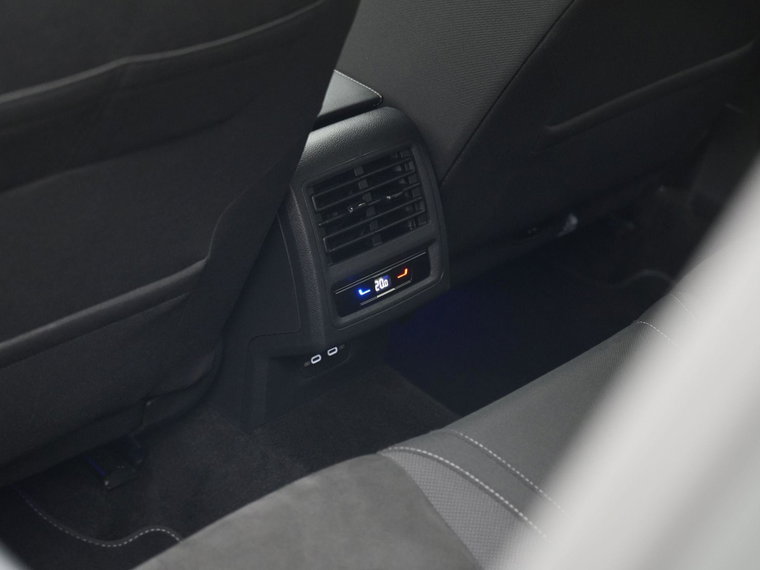 Vehicle Image 28