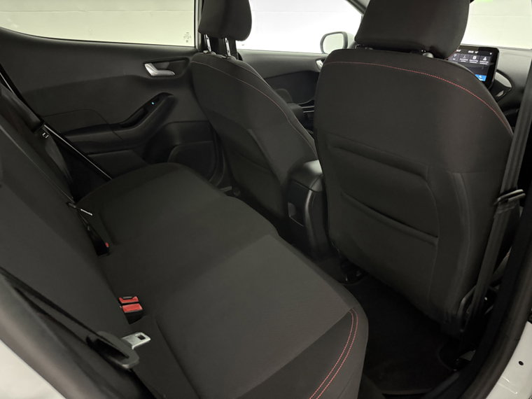 Vehicle Image 32