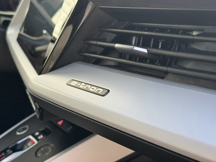 Vehicle Image 28