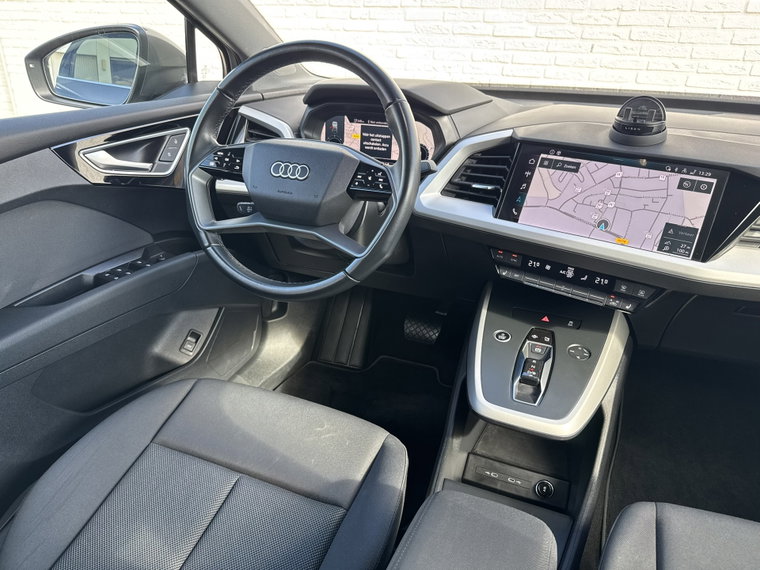 Vehicle Image 30