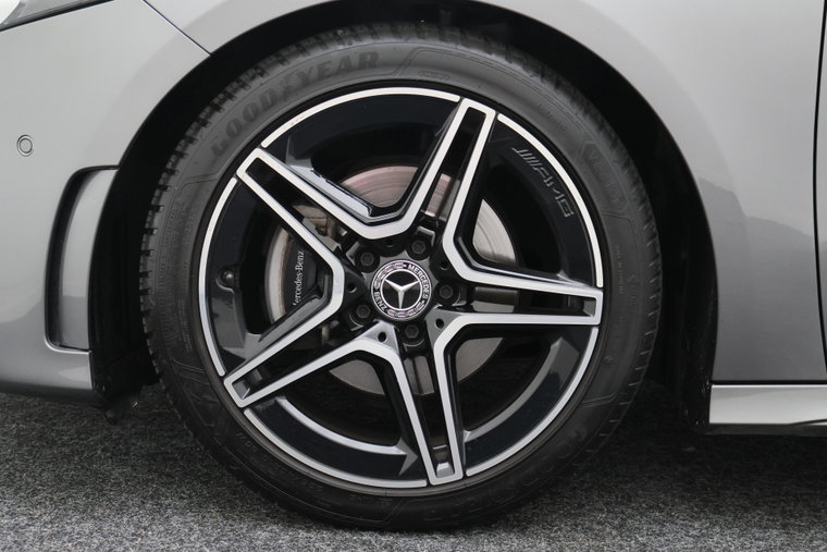 Vehicle Image 25