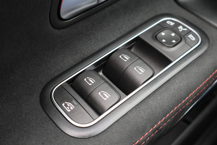 Vehicle Image 32