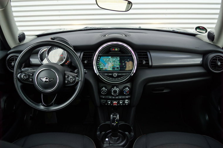 Vehicle Image 16