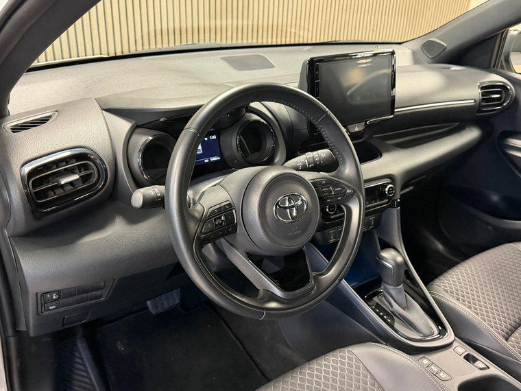 Vehicle Image 12