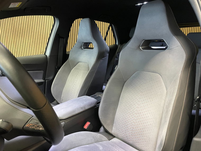 Vehicle Image 32