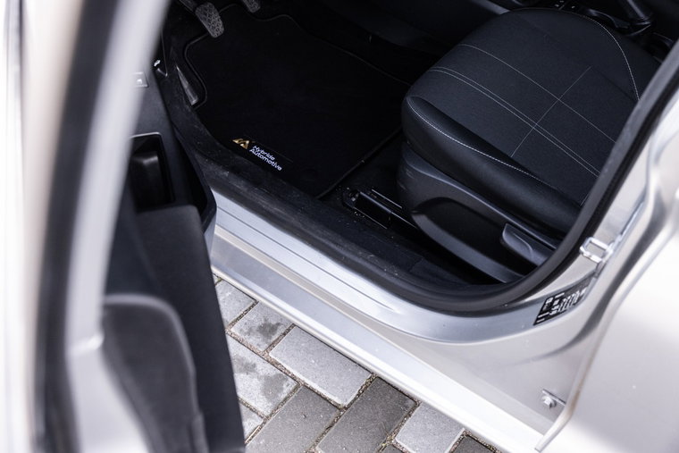 Vehicle Image 30