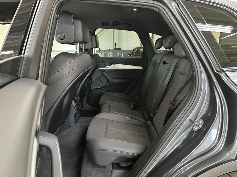 Vehicle Image 32