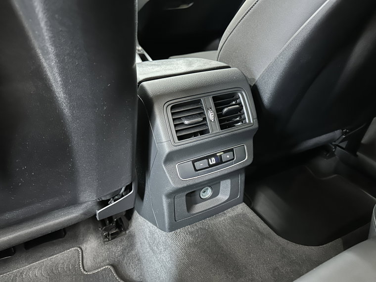 Vehicle Image 34