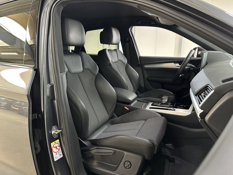 Vehicle Image 38