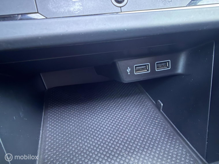 Vehicle Image 43