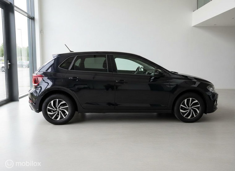 Vehicle Image 9