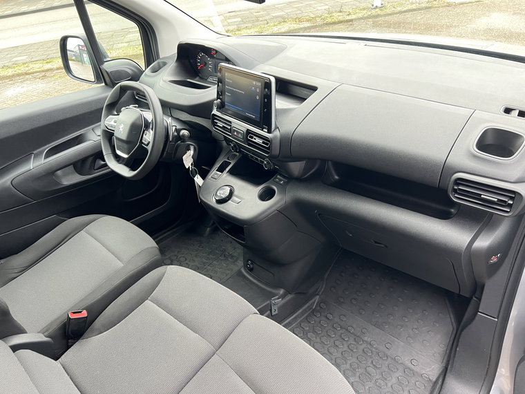 Vehicle Image 28