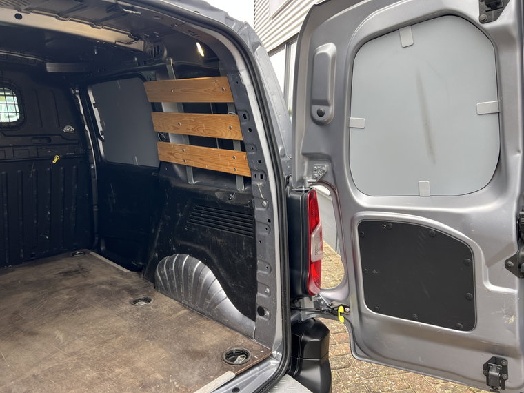 Vehicle Image 35
