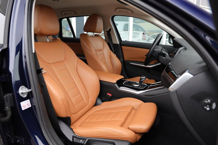 Vehicle Image 21