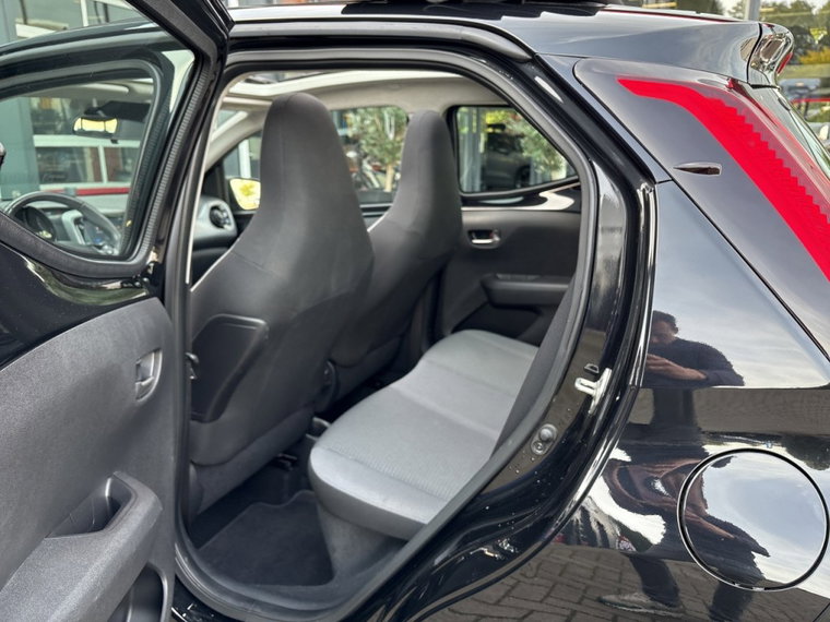Vehicle Image 12