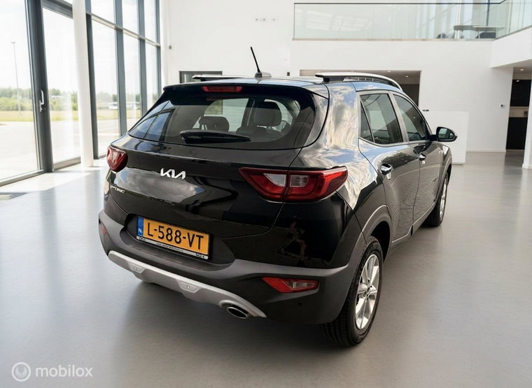 Vehicle Image 10