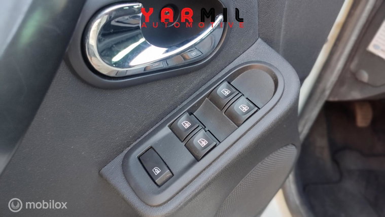 Vehicle Image 28