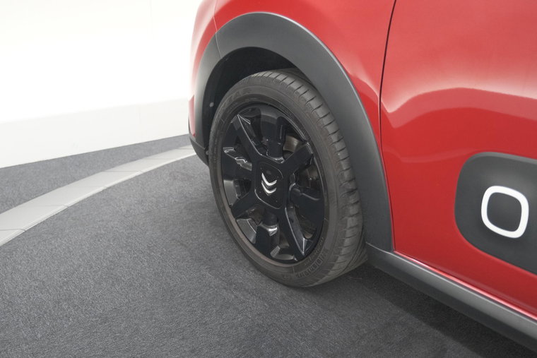 Vehicle Image 12