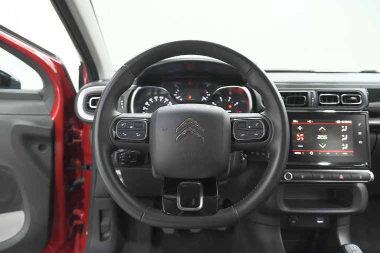 Vehicle Image 25