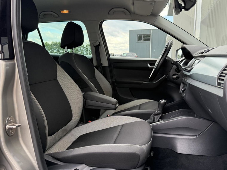 Vehicle Image 22