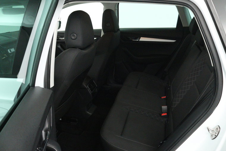 Vehicle Image 25