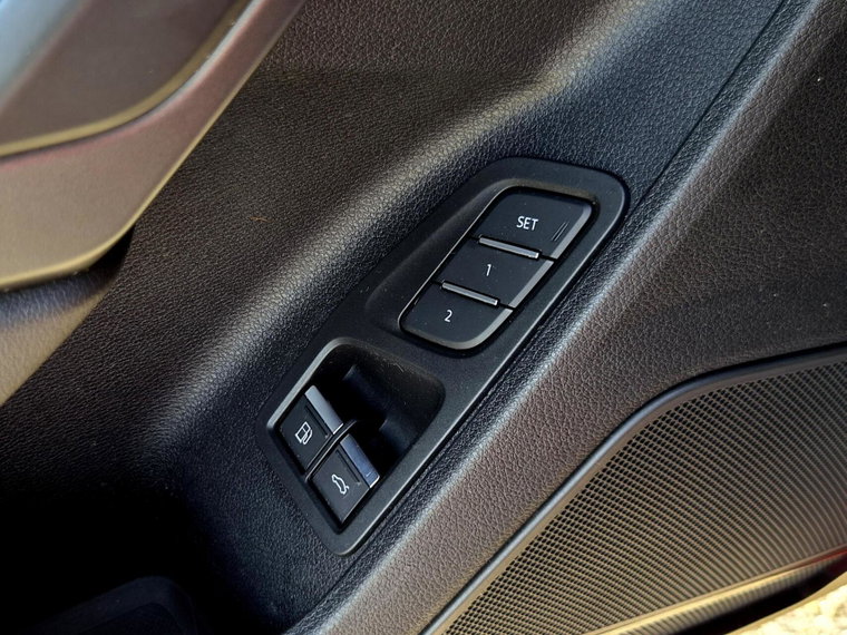 Vehicle Image 48