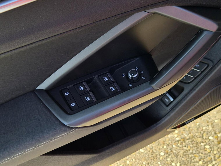 Vehicle Image 50