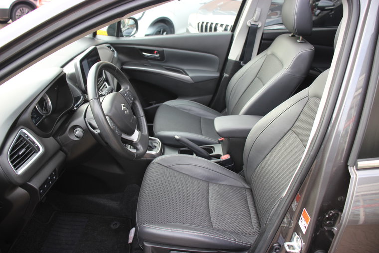 Vehicle Image 9