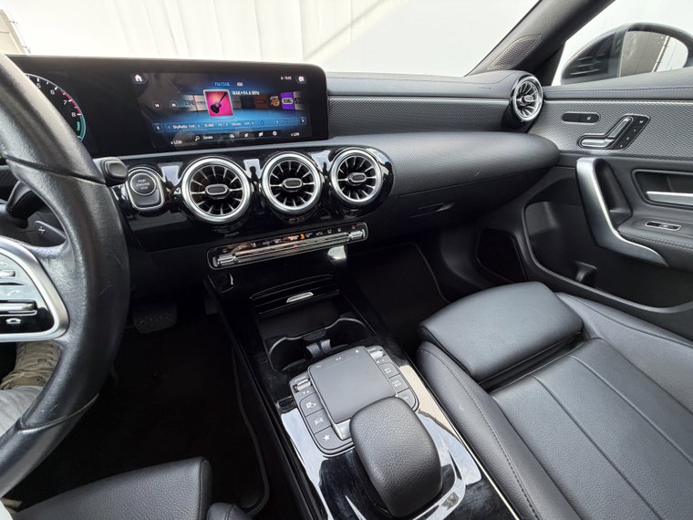 Vehicle Image 38