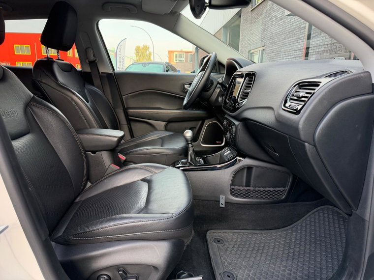 Vehicle Image 39