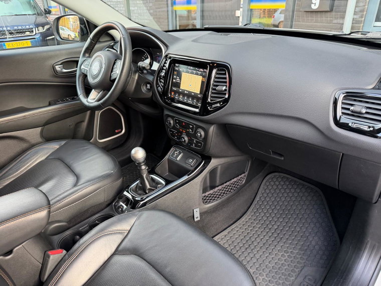 Vehicle Image 40