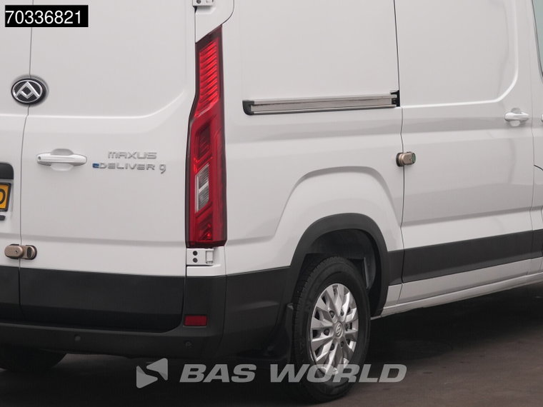 Vehicle Image 38