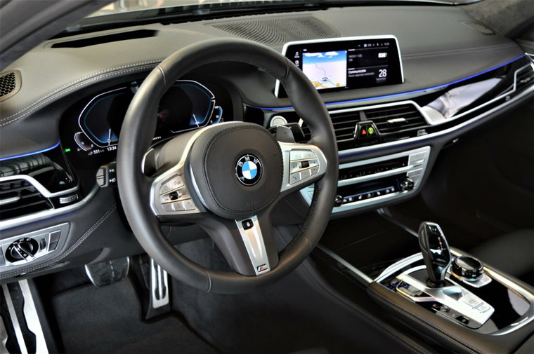 Vehicle Image 25