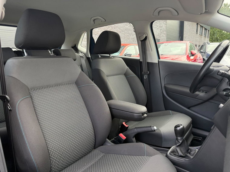 Vehicle Image 30