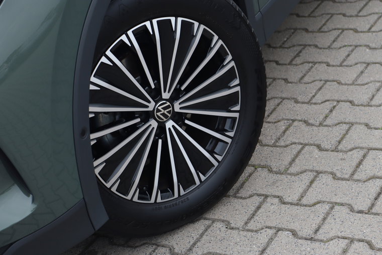 Vehicle Image 9