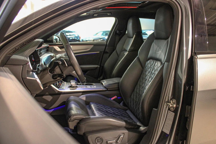 Vehicle Image 9