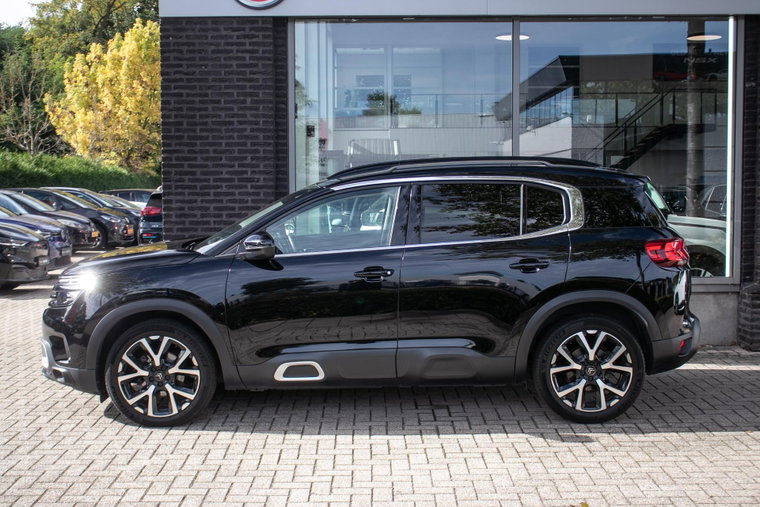 Vehicle Image 12