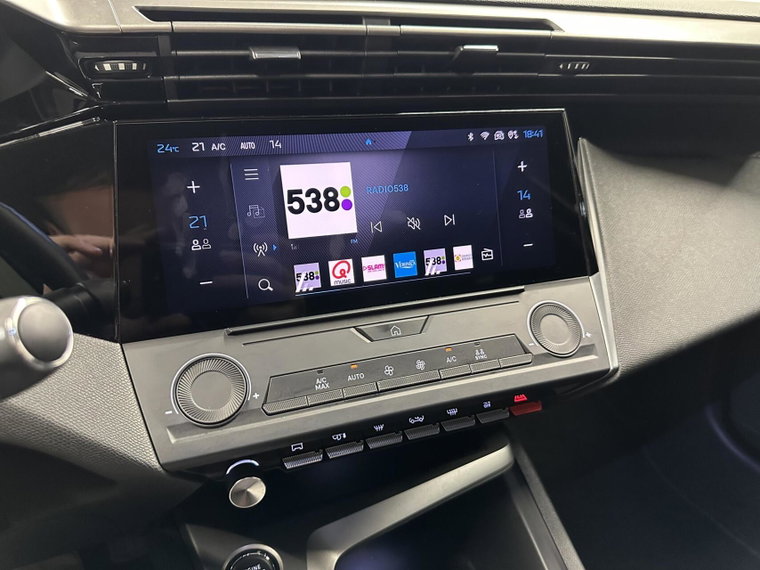 Vehicle Image 25