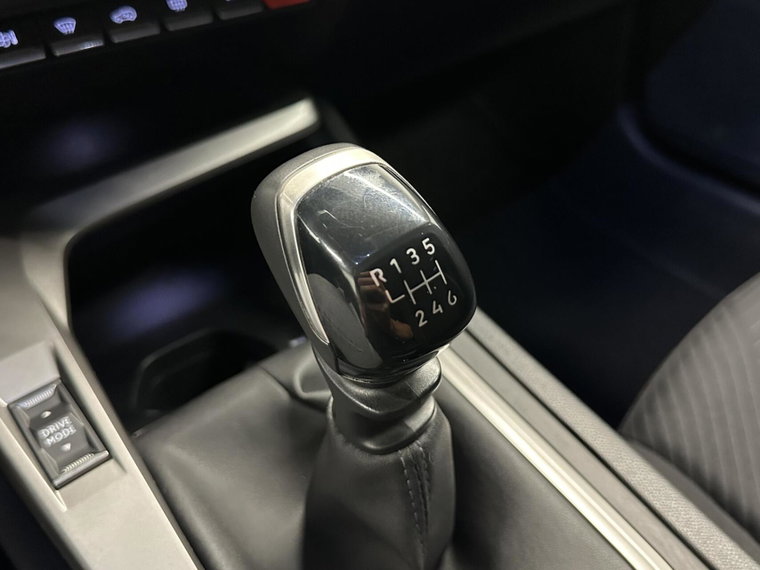 Vehicle Image 38
