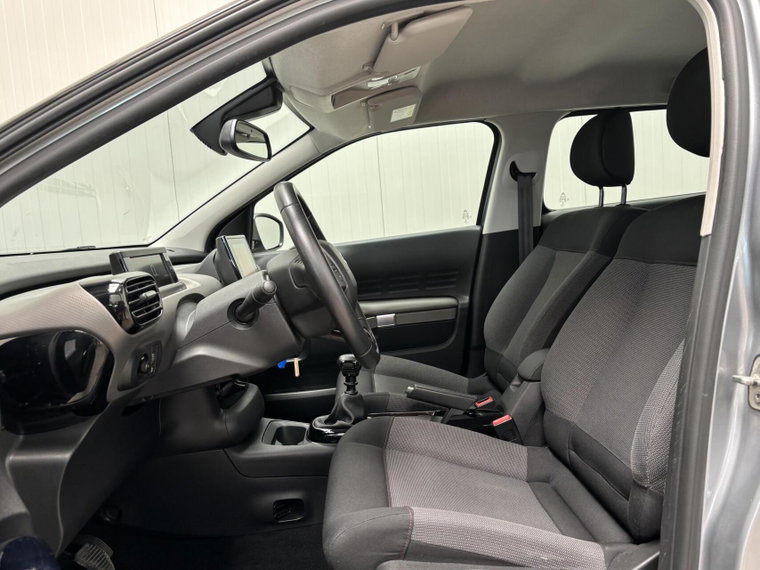 Vehicle Image 25